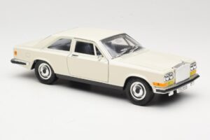 Rolls-Royce Camargue Biely Bburago 1:22 3001-M1 Kov – obrázok 6 z 8