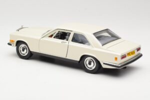 Rolls-Royce Camargue Biely Bburago 1:22 3001-M1 Kov – obrázok 7 z 8