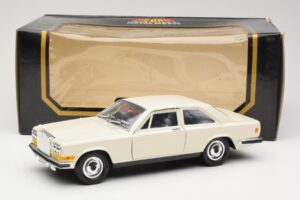 Rolls-Royce Camargue Biely Bburago 1:22 3001-M1 Kov – obrázok 8 z 8
