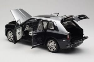 Rolls-Royce Cullinan Čierny & Strieborný OEM 1:18 ROLLS001 Kov – obrázok 5 z 8