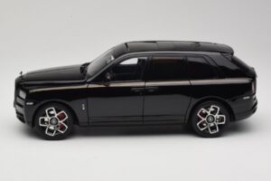 Rolls-Royce Cullinan Čierny S Gold Coachline & Shadow Wheels OEM 1:18 028-15A Kov – obrázok 4 z 8