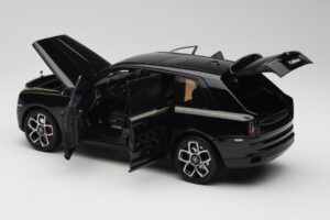 Rolls-Royce Cullinan Čierny S Gold Coachline & Shadow Wheels OEM 1:18 028-15A Kov – obrázok 5 z 8