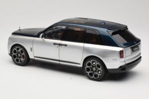 Rolls-Royce Cullinan Modrý & Strieborný Dvojfarebný OEM 1:18 028-16B Kov – obrázok 7 z 8