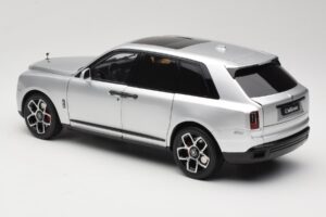 Rolls-Royce Cullinan Strieborný So Shadow Wheels OEM 1:18 028-16A Kov – obrázok 7 z 8