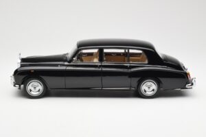 Rolls-Royce Phantom VI EWB Čierny Kyosho 1:18 08905BK Kov – obrázok 4 z 8