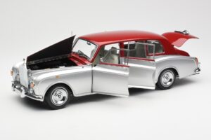 Rolls-Royce Phantom VI Strieborná Červená Kyosho 1:18 08905SR Kov – obrázok 2 z 8
