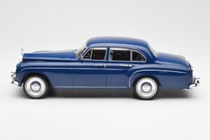 Rolls-Royce Silver Cloud III Flying Spur Mulliner RHD Tmavomodrý MCG 1:18 MCG18124 Kov – obrázok 3 z 6