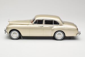 Rolls-Royce Silver Cloud III Flying Spur H.J. Mulliner Zlatý MCG 1:18 MCG18058 Kov – obrázok 3 z 6