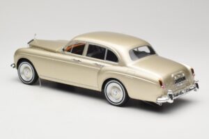Rolls-Royce Silver Cloud III Flying Spur H.J. Mulliner Zlatý MCG 1:18 MCG18058 Kov – obrázok 5 z 6