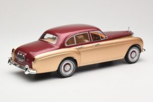 Rolls-Royce Silver Cloud III Flying Spur H.J. Mulliner Červený & Zlatý MCG 1:18 MCG18132 Kov – obrázok 2 z 6