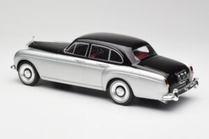 Rolls-Royce Silver Cloud III Mulliner Strieborný & Čierny MCG 1:18 MCG18128 Kov – obrázok 5 z 6