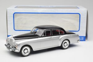 Rolls-Royce Silver Cloud III Mulliner Strieborný & Čierny MCG 1:18 MCG18128 Kov – obrázok 6 z 6