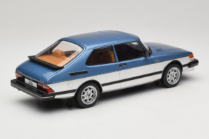 Saab 900 Turbo Blue Metallic MCG 1:18 MCG18261MCW Kov – obrázok 2 z 6