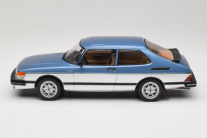 Saab 900 Turbo Blue Metallic MCG 1:18 MCG18261MCW Kov – obrázok 3 z 6