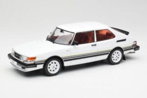 Saab 900 Turbo Biely MCG 1:18 MCG18339 Kov