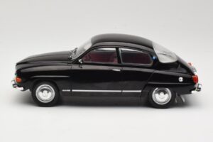 Saab 96 V4 Čierny MCG 1:18 MCG18063 Kov – obrázok 3 z 6