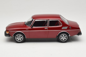 Saab 99 EMS Metallic Červený MCG 1:18 MCG18441 Kov – obrázok 3 z 6