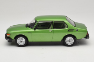 Saab 99 Metallic Zelený MCG 1:18 MCG18440 Kov – obrázok 3 z 6
