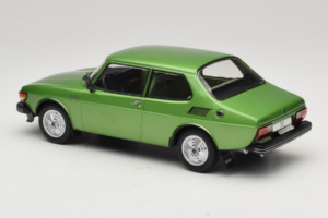 Saab 99 Metallic Zelený MCG 1:18 MCG18440 Kov – obrázok 5 z 6