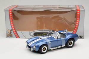 Shelby Cobra 427 S/C Modrý Biely Pruh Road Signature 1:18 92058-P2 Kov – obrázok 6 z 6