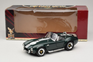 Shelby Cobra 427 S/C Tmavo Zelený Biele Pruhy Road Signature 1:18 92058-P1 Kov – obrázok 8 z 8