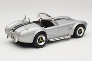 Shelby Cobra 427S/C Strieborná S Čiernymi Pruhmi Road Signature 1:18 92058 Kov – obrázok 3 z 8