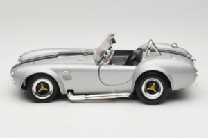 Shelby Cobra 427S/C Strieborná S Čiernymi Pruhmi Road Signature 1:18 92058 Kov – obrázok 4 z 8