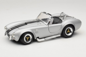 Shelby Cobra 427S/C Strieborná S Čiernymi Pruhmi Road Signature 1:18 92058 Kov