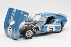 Shelby Cobra Daytona Coupe #5 D. Gurney / B. Bondurant 24 Hours of Le Mans 1964 Exoto 1:18 135190555498 Kov – obrázok 2 z 8
