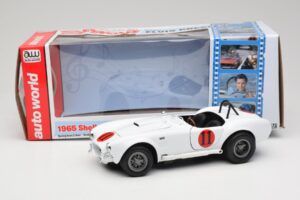 Shelby Cobra 427 S/C Biely Auto World 1:18 AWSS104 Kov – obrázok 8 z 8