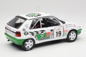 Skoda Felicia Kit Car #19 P. Sibera / P. Gross Tour de Corse 1995 IXO 1:18 18RMC149B Kov – obrázok 2 z 6