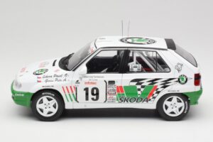 Skoda Felicia Kit Car #19 P. Sibera / P. Gross Tour de Corse 1995 IXO 1:18 18RMC149B Kov – obrázok 3 z 6