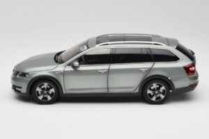 Skoda Octavia Mk4 Combi Zelený Paudi Model 1:18 ZMR000005GRU Kov – obrázok 4 z 8