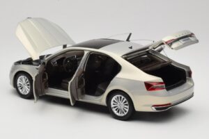 Skoda Superb Mk3 Zlatý Paudi Model 1:18 ZSS000006GOLD Kov – obrázok 5 z 8