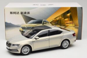 Skoda Superb Mk3 Zlatý Paudi Model 1:18 ZSS000006GOLD Kov – obrázok 8 z 8