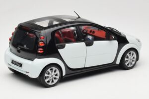 Smart Forfour Biely Kyosho 1:18 0019141V001C01Q00 Kov – obrázok 3 z 8