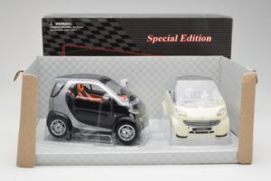 Smart Fortwo Čierny & Biely Maisto 1:18 56045 Kov – obrázok 2 z 3