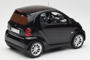 Smart Fortwo Coupé W451 Deep Čierny Minichamps 1:18 Q0022563V001C02Q00 Kov – obrázok 3 z 8
