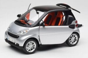 Smart Fortwo Coupé W451 Strieborný & Čierny Minichamps 1:18 Q0022528V001C75Q00 Kov – obrázok 2 z 8