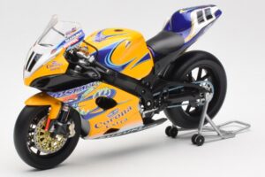 Suzuki GSX-R 1000 Team Alstare Corona Extra T. Corser WSB 2005 Minichamps 1:12 122052211 Kov – obrázok 2 z 6