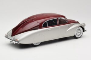 Tatra 87 Strieborný & Tmavo Červený MCG 1:18 MCG18067 Kov – obrázok 2 z 6
