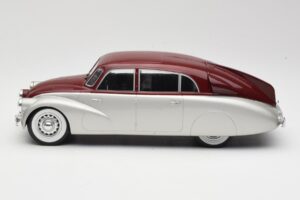Tatra 87 Strieborný & Tmavo Červený MCG 1:18 MCG18067 Kov – obrázok 3 z 6