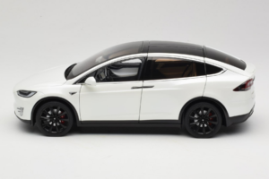Tesla Model X Biely OEM 1:18 TESLA001 Kov – obrázok 4 z 8