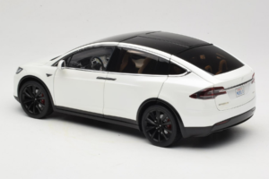 Tesla Model X Biely OEM 1:18 TESLA001 Kov – obrázok 7 z 8
