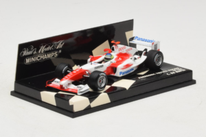 Toyota TF104 Panasonic #16 C. da Matta Panasonic Toyota Racing 2004 Minichamps 1:43 400040016 Kov – obrázok 2 z 5