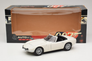 Toyota 2000 GT Kabriolet Biely James Bond Collection AUTOart 1:18 78731 Kov – obrázok 8 z 8