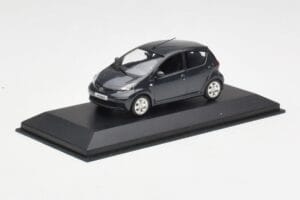 Toyota Aygo AB10 Grey Metallic Minichamps 1:43 AYGO001 Kov – obrázok 2 z 4