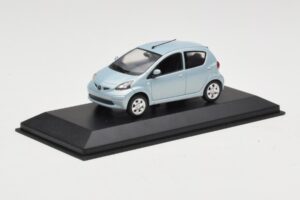 Toyota Aygo Light Blue Metallic Minichamps 1:43 TOYOTA012 Kov – obrázok 2 z 4
