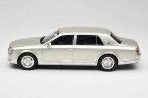 Toyota Century Silver Metallic Kyosho 1:18 KSR18036S Kov – obrázok 3 z 6