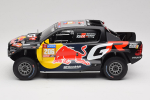 Toyota GR DKR Hilux Evo #206 L. Moraes / A. Monleon Rally Dakar 2024 IXO 1:18 18RMC238A Kov – obrázok 3 z 6
